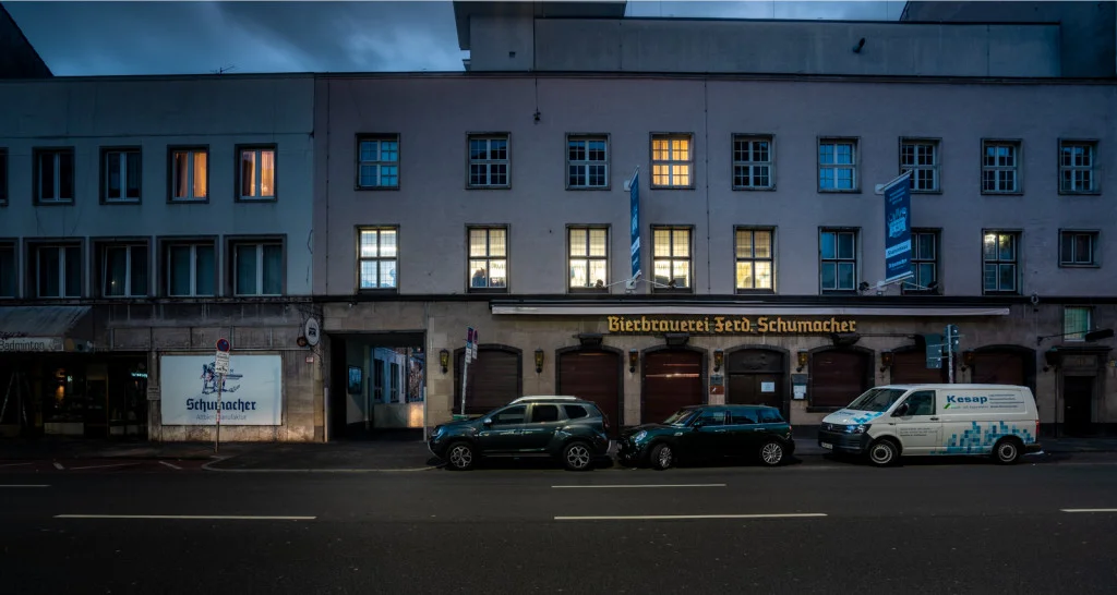 Bierbrauerei Ferdinand Schumacher in Ratingen bei Nacht